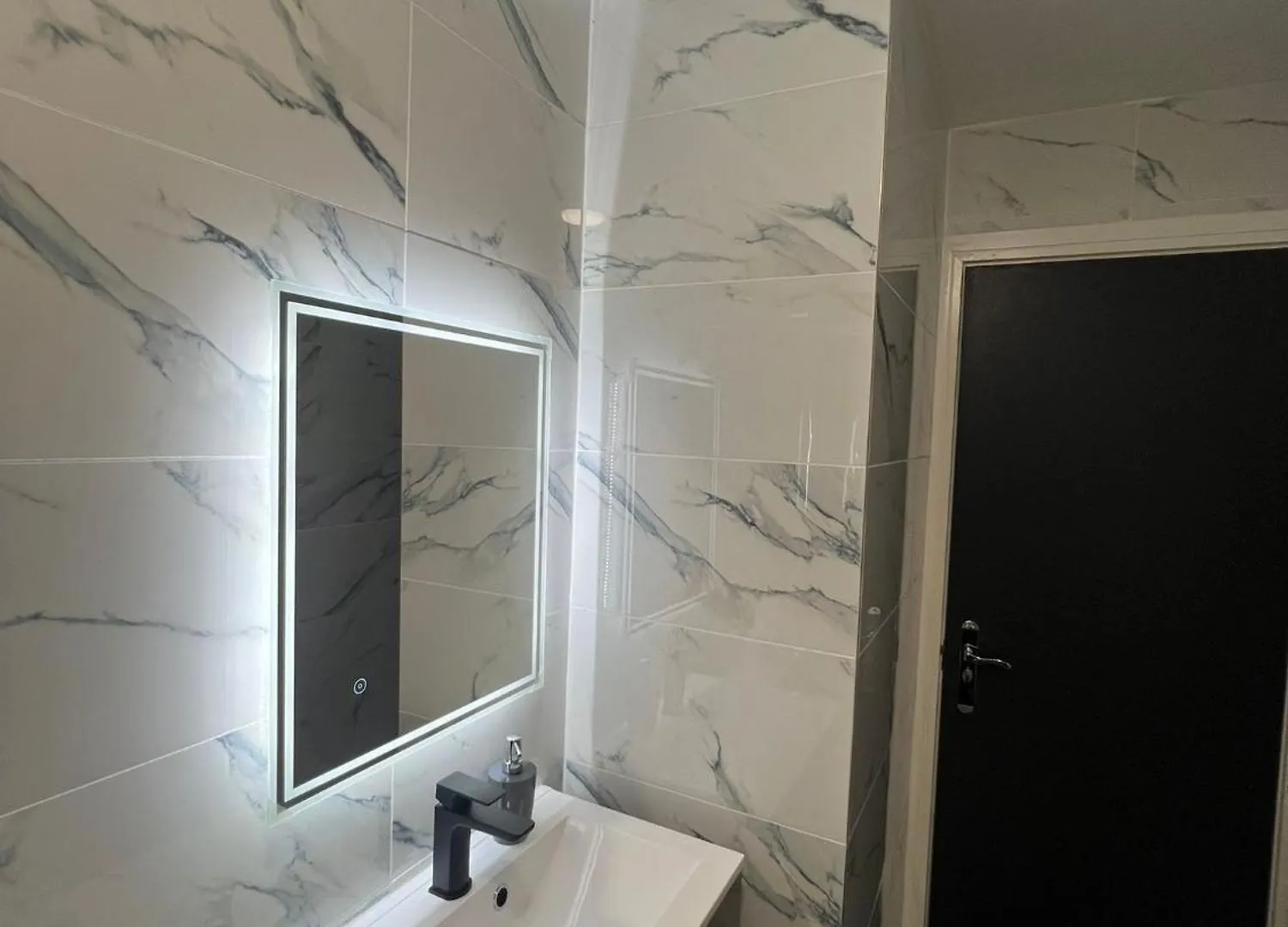 New Modern Flat! Monthly Discount! Near City Centre Cardiff 0*,  United Kingdom