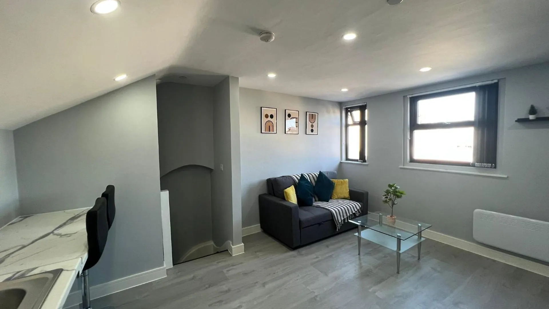 New Modern Flat! Monthly Discount! Near City Centre Cardiff Apartment