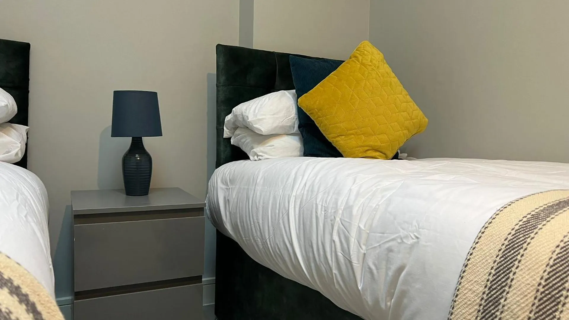 New Modern Flat! Monthly Discount! Near City Centre Cardiff Apartment