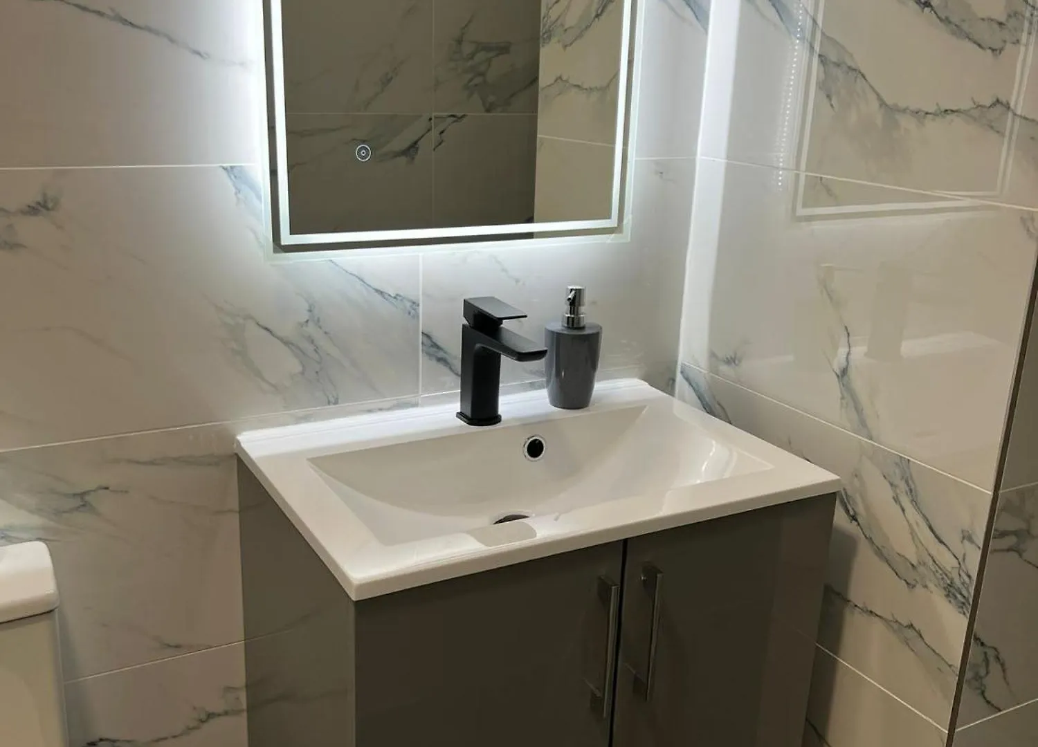 New Modern Flat! Monthly Discount! Near City Centre Cardiff